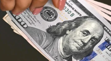 هدوء حذر.. سعر صرف الدولار يترقب تحركات جديدة أمام الجنيه في البنوك